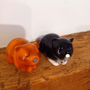 Vintage Kissing Cats Salt and Pepper Shakers Set